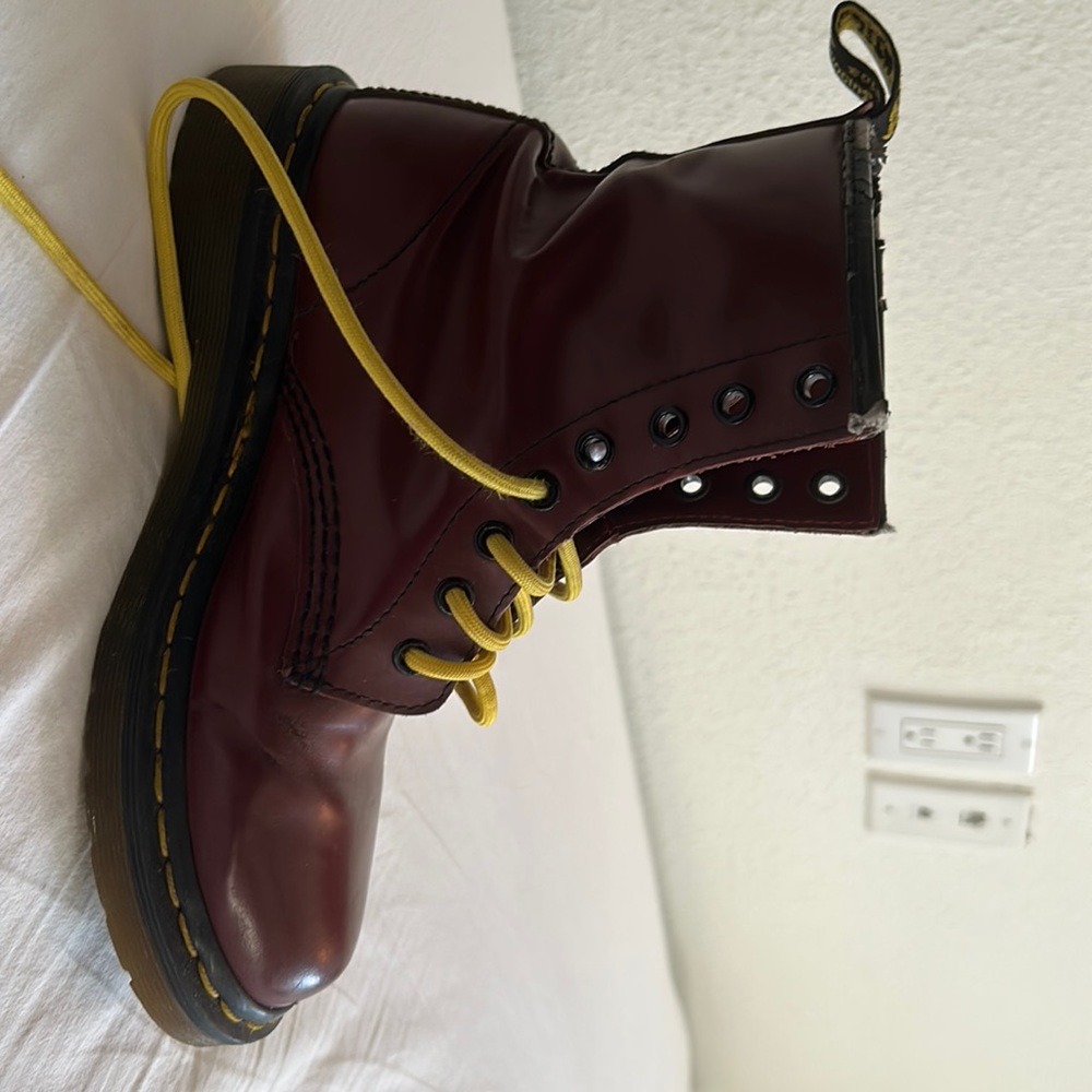 De. martens / UK 5   US 7   / Red Wine / USED
